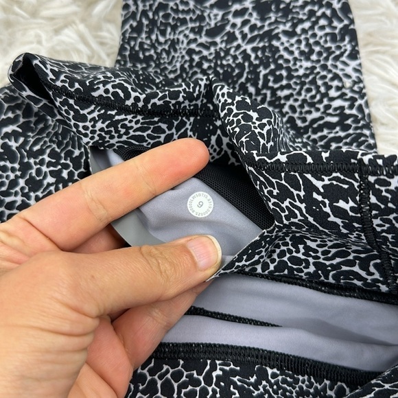 Lululemon In Movement Tight 25" *Everlux Polar Shift Ice Grey Black - Picture 3 of 4